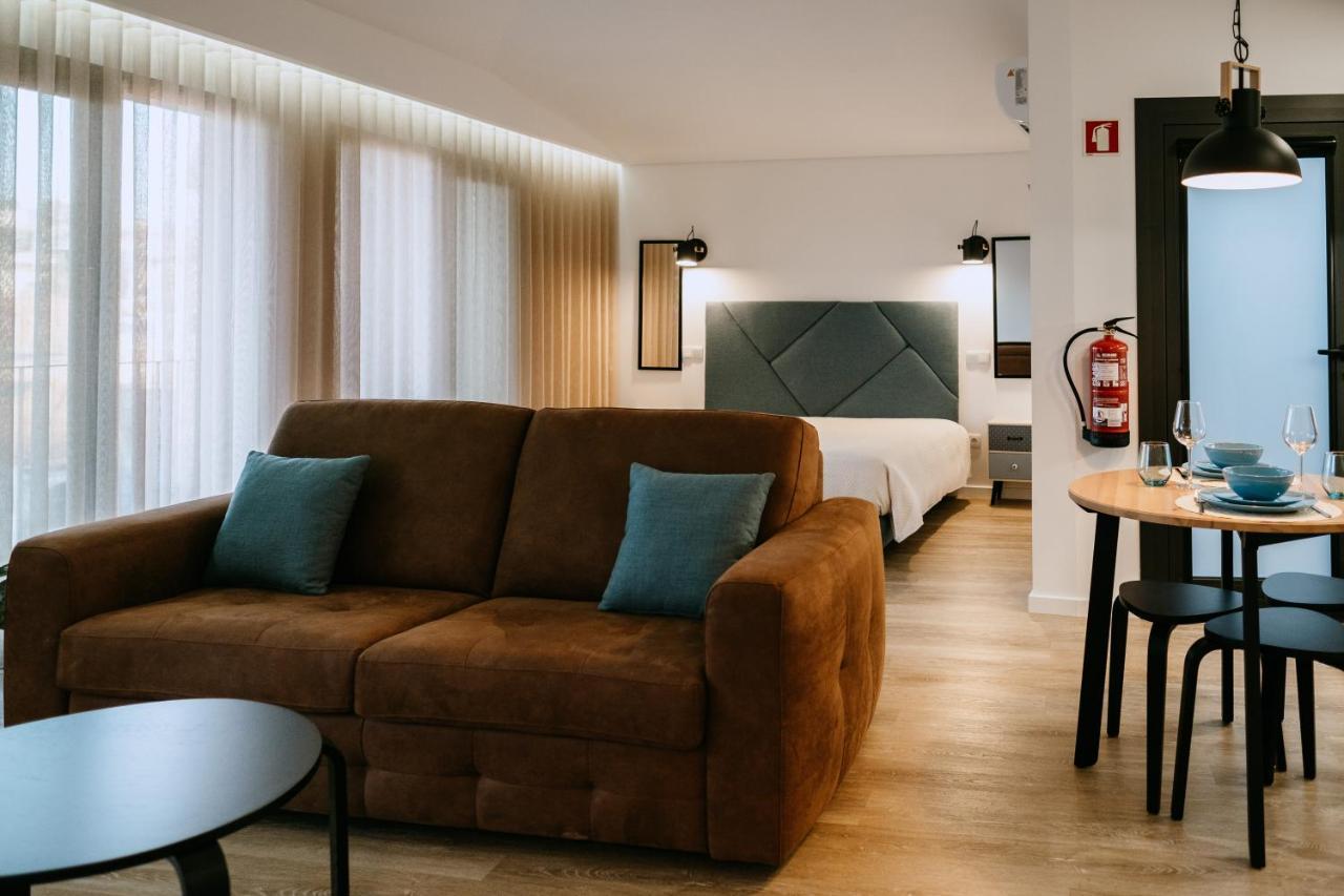 Villa Teresa Apartamentos บีลาโนวาเดกายา ภายนอก รูปภาพ